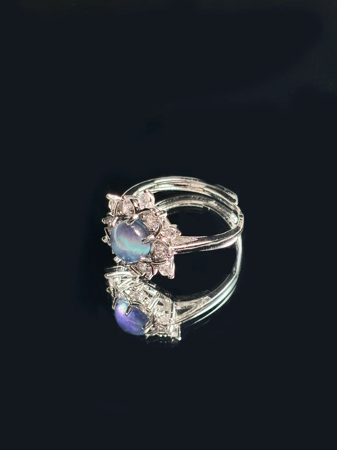 Elegant Aquamarine Ring